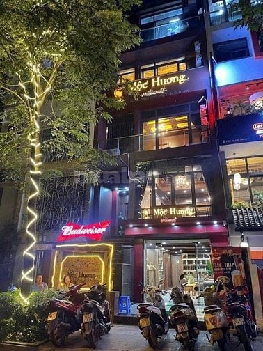Cho thuê nhà 4 tầng mặt phố Nguyễn Trãi, DT 150m2, MT 5m, có thuê lẻ