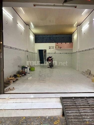 Cho thuê nhà mặt tiền Cao Văn Lầu, P.2, Q.6 giá 20tr