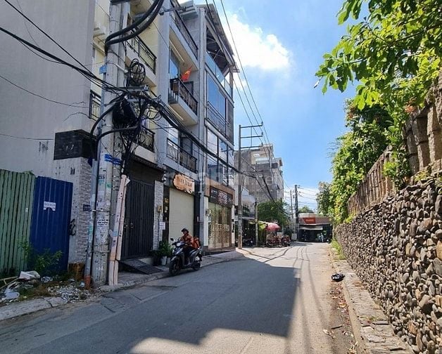 Cần bán nhà  GÓC đường Tô Hiệu. quận Tân Phú