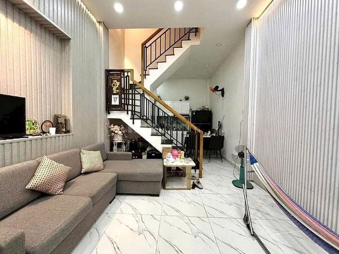Nhà đẹp mới đường Hải Thượng Lãn Ông, Quận 5. Ngay chợ Kim Biên