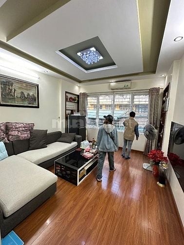 Cho thuê nhà 5 Tầng: Trần Quốc Hoàn-Cầu Giấy.