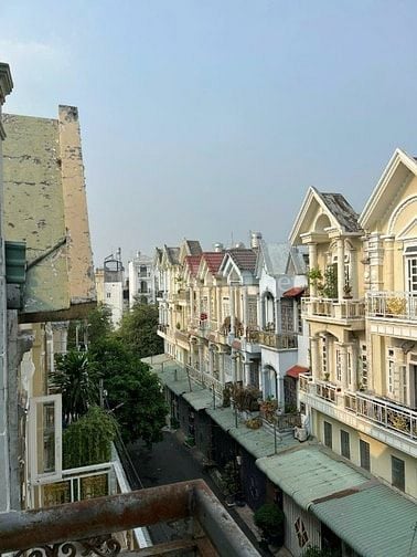 BÁN CĂN ĐẸP - KHU NHÀ Ở TOÀN NHÀ LẦU - DÂN TRÍ CAO