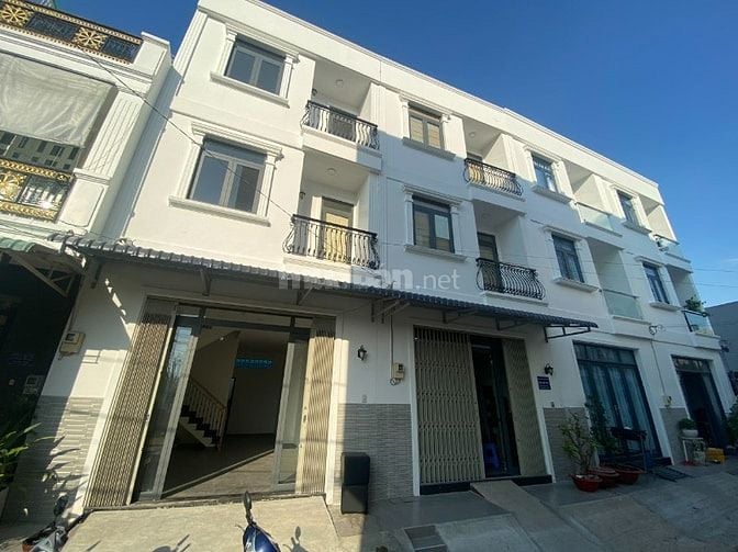 Cho thuê nhà phố An Dương Vương 4PN, 2WC, giá 13tr/tháng, ở liền.