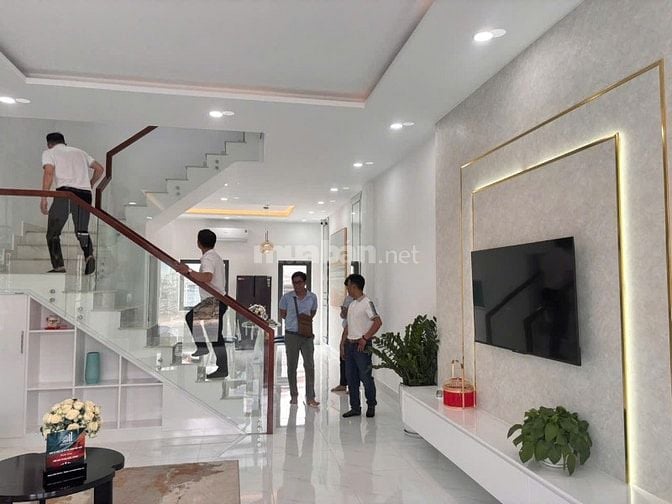 BÁN NHÀ MẶT TIỀN ĐƯỜNG HÙNG VƯƠNG, GIÁ CHỈ 2,34 TỶ SỔ HỒNG RIÊNG!