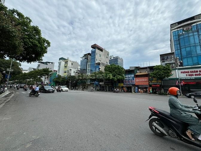 Nay gia đình cần bán nhà Mặt phố Nguyên Khiết giá 70 tỷ, 500m2, MT 11m