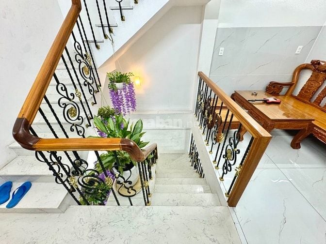 Bán nhà 3 tầng BTCT, 69m2, 5PN,3 bước ra MT Lê Văn Việt, Hiệp Phú, Q9