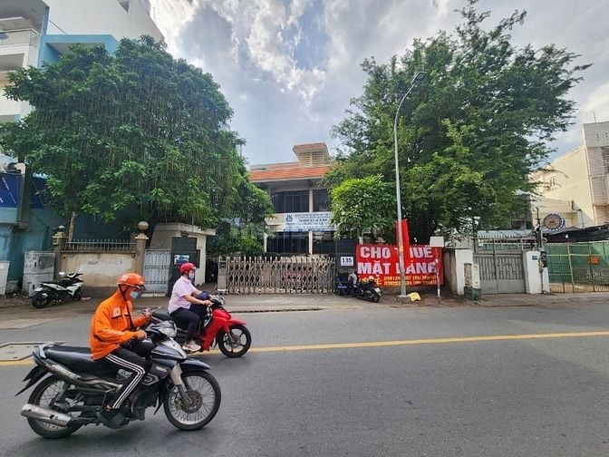 Cho thuê nguyên căn toà nhà 135 Nguyễn Văn Đậu