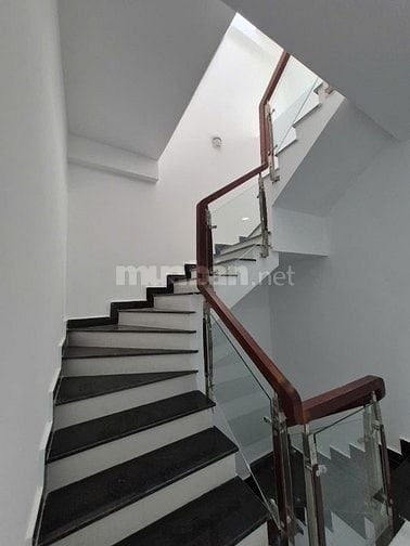 Mặt tiền kinh doanh Phạm Thế Hiển 2 lầu mới 100%