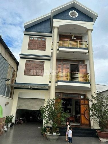 Bán Biệt Thự Mặt Tiền đường gần trường CĐ Công Thương diện tích: 340m2