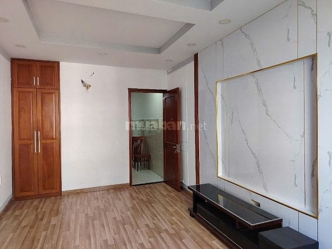 Bán nhà đẹp, diện tích lớn, đượng rộng 8m Quận 10