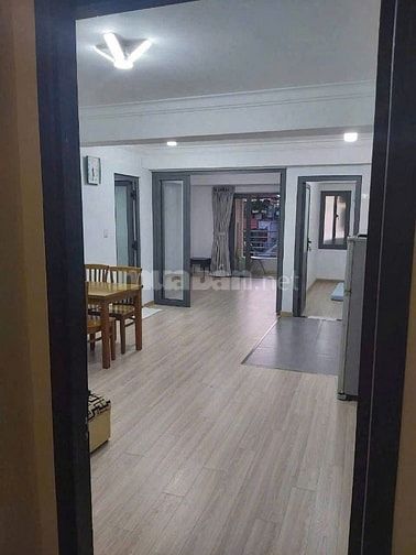 Chung cư Miếu Nổi, Vũ Huy Tân, BT: 72m2, 2p ngủ có ban công, 11tr