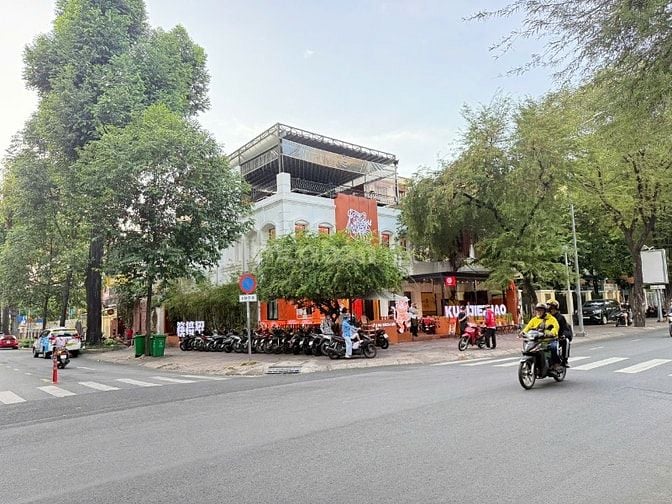 Cho thuê nhà góc 2 mặt tiền số: 40 Võ Văn Tần - Trần Quốc Thảo, Quận 3