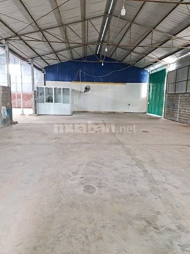 Cần Cho thuê kho X­ưởng DT 1000m2 và 50m2 căn hộ nhà ở ngay cạnh kho