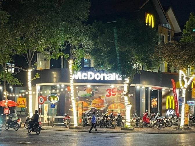 Cho thuê nhà lô góc 3 mặt tiền – Phố Nguyễn Thị Định | 130m² x 4 tầng 