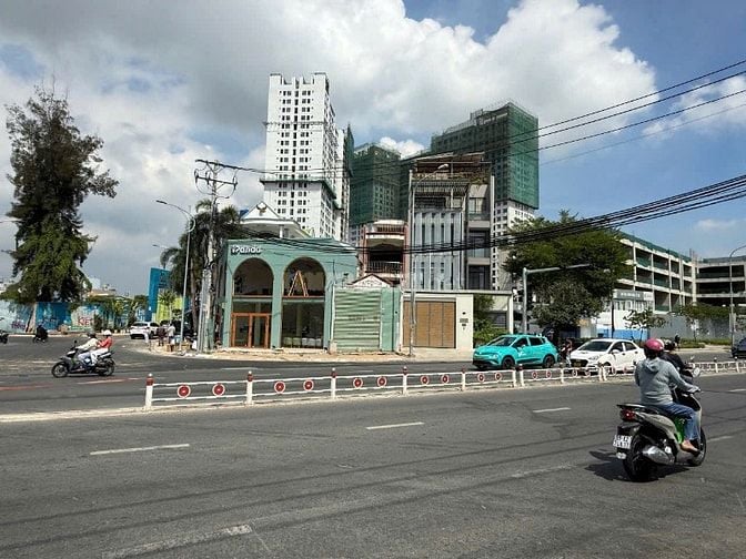 Bán nhà 85 tỷ, 18.5m x 42.5m, 3 tấm, góc 2 mặt tiền đường Tên Lửa