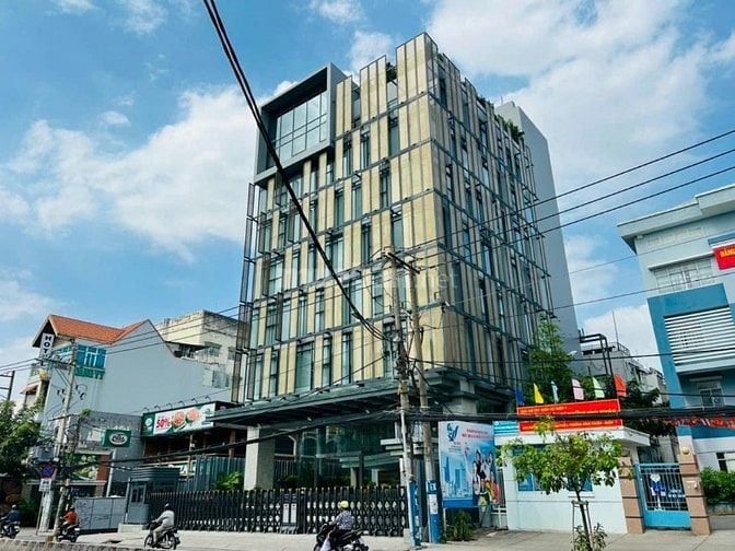 CHO THUÊ GẤP TOÀ NHÀ MẶT TIỀN NGUYỄN THỊ THẬP – KINH DOANH ĐA NGÀNH