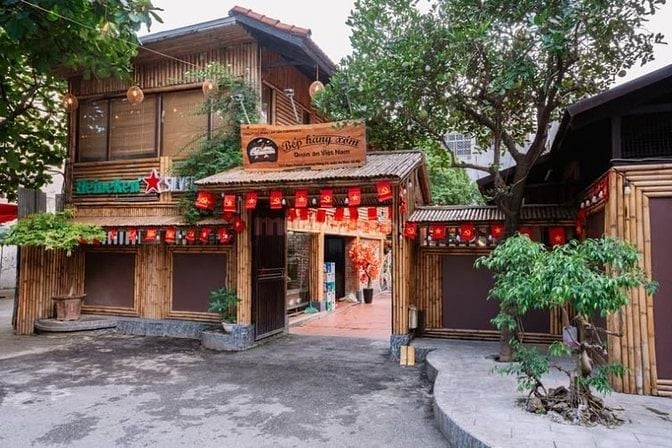BẾP HÀNG XÓM NGỌC KHÁNH TUYỂN  Nhân viên chạy bàn  Nhân viên Bar 
