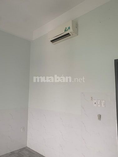 Cho thuê phòng lầu 1 dt 28m2 Tân Tạo 