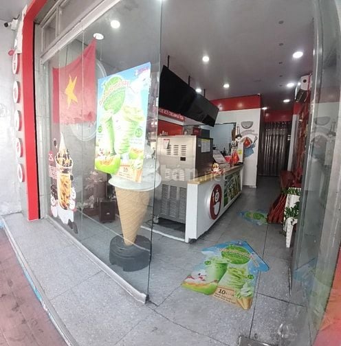 Mặt bằng kinh doanh gần ngã tư