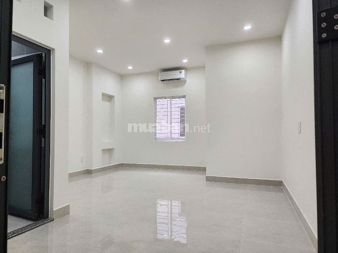 Bán gấp nhà 4 lầu Bùi Quang Là, P12 Gò Vấp 6,8 tỷ