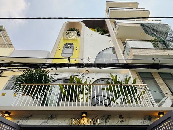 CHÍNH CHỦ CẦN BÁN NHÀ MỚI XÂY 3LẦU ĐƯỜNG XE HƠI NỌI THẤT CAO CẤP