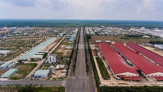 Nhà phố 1 trệt 1 lầu trung tâm Bàu Bàng thanh lý gấp
