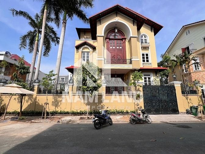 CHO THUÊ BIỆT THỰ ĐẸP 1300m HỒ BƠI,SÂN VƯỜN QUẬN 2 GIÁ 150 TRIỆU TL.