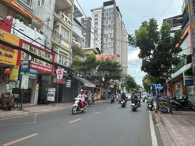 Nhà phố HIẾM Q4 hẻm 8m Khánh Hội DTS 130m2 ngang 4m sát Q1 chỉ 12.5 tỷ