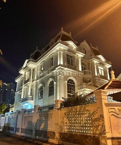 Bán Biệt Thự góc 2 mặt tiền HOA ĐÀO, P.2, PN, DT:12x16m, Hầm_3 Lầu.