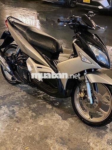 Mua xe mới dư bán xe còn mới ích đi máy êm