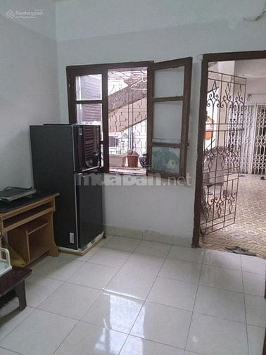 Cho thuê căn hộ tập thể khép kín gần 30 m2 tại Kim Mã Thượng