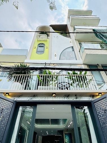 CHỦ ĐI NƯỚC NGOÀI BÁN GẤP NHÀ TẠ UYÊN, P12, Q5 . Chỉ 3.54 TỶ, HẺM 5m. 