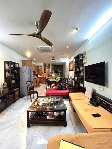 Nhà đẹp phố Thái Hà, diện tích rộng 68m2, gần phố, cách oto chỉ 10m.