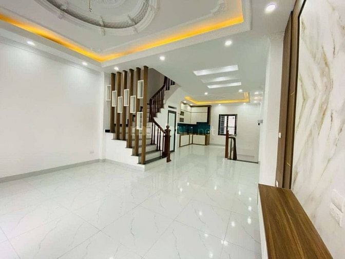 Ngõ hoàng quôc việt bán gấp nhà 5 tầng 43m2 , mặt tiền 3m,mặt ngõ 3m, 