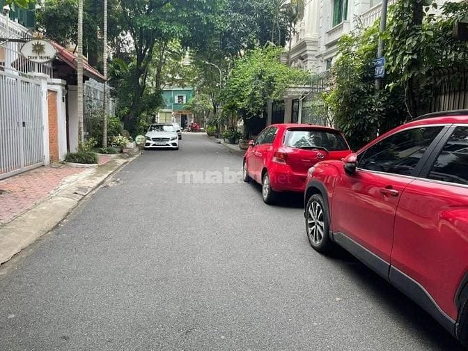 {Phân lô, ô tô tránh} Bán nhà Cầu Giấy DT:80m2, MT:4.5m giá 2x tỷ (TL)