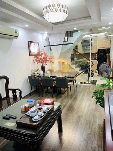 Yên Hoà, sổ vuông đét, vài bước ra phố, nhà đẹp bê tông b5