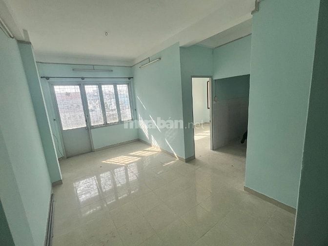 Dưới 3 tỷ - Bán gấp căn góc CC Q1 212B Nguyễn Trãi - SHR 