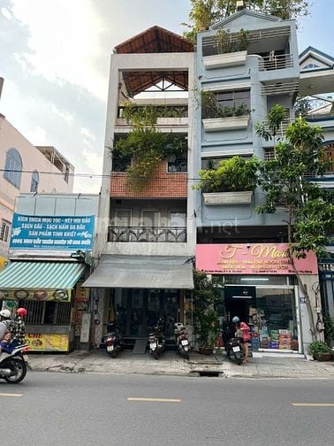 Nhà mặt tiền, khu vực sầm uất, tiện kinh doanh