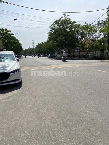 Cần bán nhanh căn nhà đang ở , mặt tiền đường Lâm Hoằng , tp Huế 