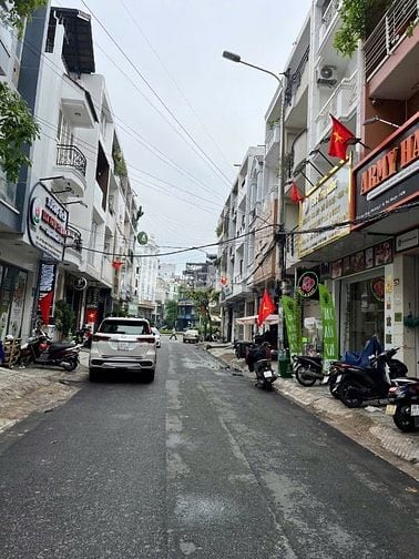 BÁN NHÀ MẶT TIỀN ĐƯỜNG HOA HỒNG, P.2, Q. PHÚ NHUẬN 