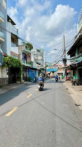 Cho thuê nhà 4 tầng mặt tiền đường Trịnh Đình Trọng 