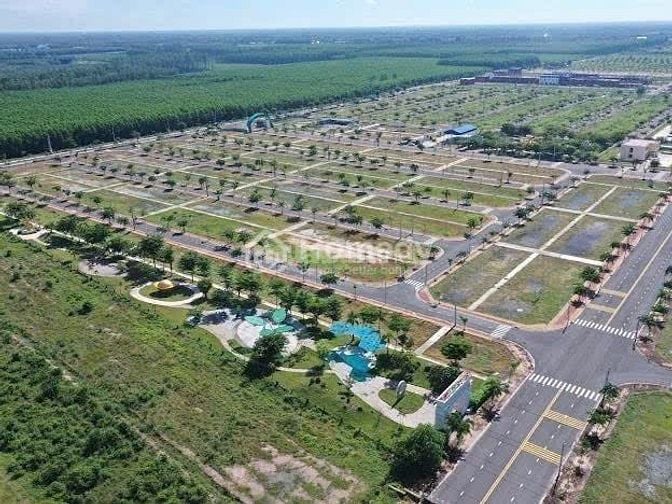 Mặt tiền kinh doanh tượng đài chiến thắng Bàu Bàng