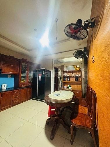 BÁN NHÀ ĐẸP VÀ TẶNG LẠI TOÀN BỘ NỘI THẤT . ĐƯỜNG TRƯỚC NHÀ 8M 