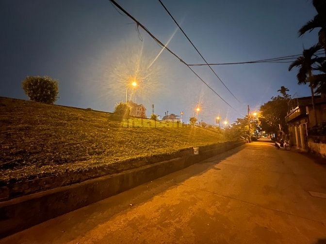 bán đất Ngọc Thụy 90m2. Mặt tiền gần 5m. Ô tô tránh. Giá hơn 9 tỷ