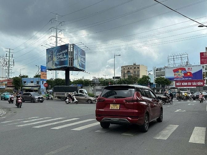 Bán nhà HXT Nguyên Hồng 75m2 ngang 4m tiện KD buôn bán sát PVĐ 8.8 tỷ.