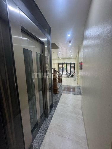NHÀ MỚI XÂY CHO THUÊ PHÒNG MỚI TINH CHƯA BÓC SEAL CÓ THANG MÁY