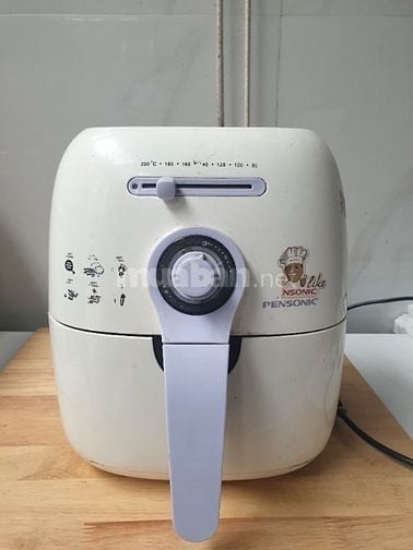 Nồi chiên không dầu, máy xay sinh tố đang dùng, máy ép mới tinh.