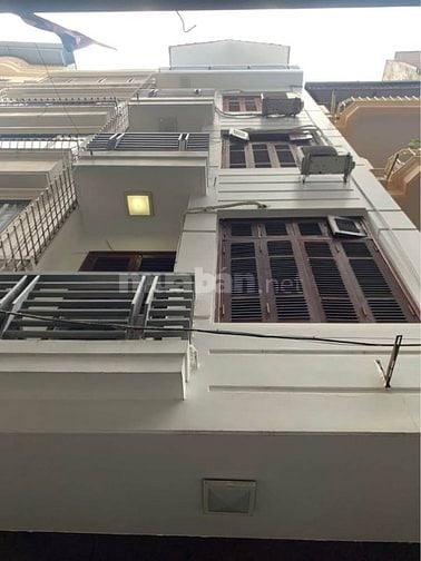Chính chủ cần bán nhà tại Phố Trần Quốc Hoàn diện tích 46m/5tầng/MT 4m