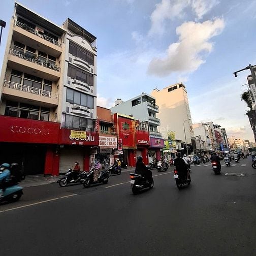 CHO THUÊ TÒA MT LÊ VĂN SỸ , Q3 , NGANG 8M , DTSD : 680M2