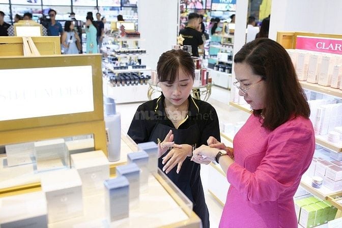 TUYỂN GẤP 2 Bạn NHÂN VIÊN TƯ VẤN SP TẠI CỬA HÀNG - THU NHẬP TỐT. 